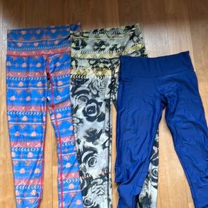 Bundle of 3: 2 Teeki (size small) 1 Onzie (size XS)